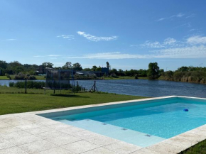 Casa en barrio privado en Escobar, laguna y pileta